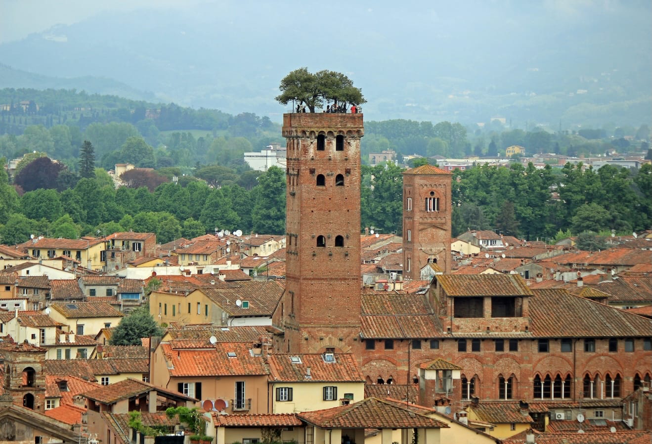 Lucca torre e edifici storici