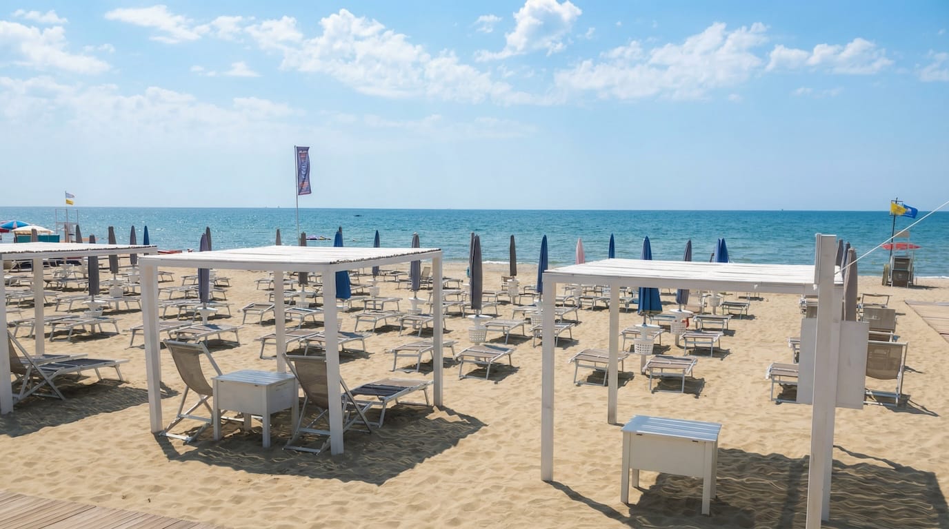 Spiaggia di Tirrenia con pineta