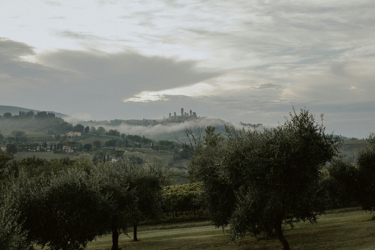 La Via Francigena in Toscana: Camminare in Presenza